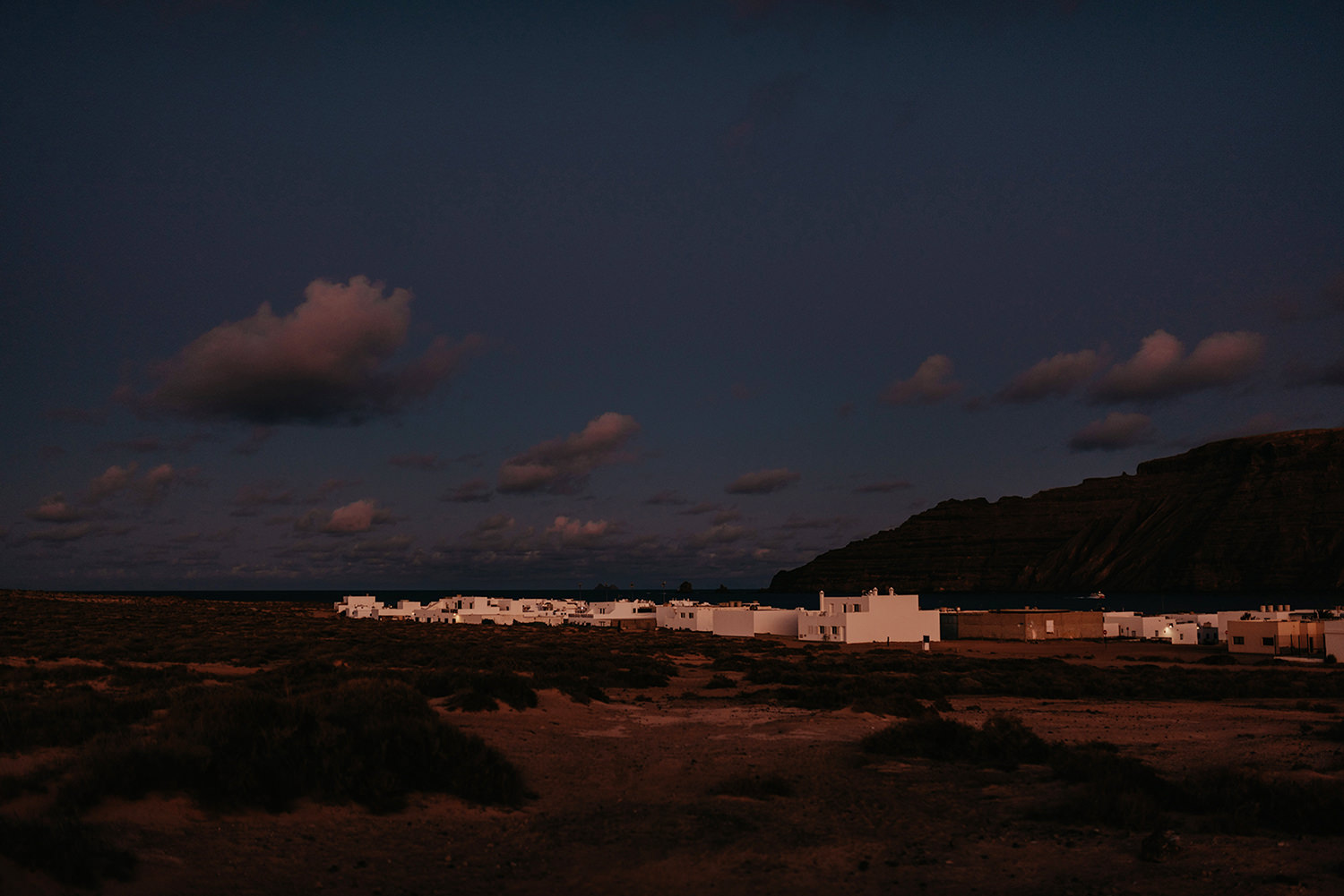 Caleta del Sebo in the after sunset glow