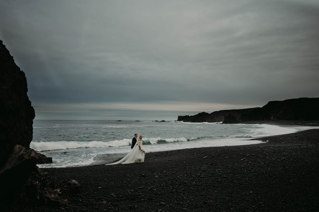 Stunning elopement in Iceland on Djúpalónssandur beach